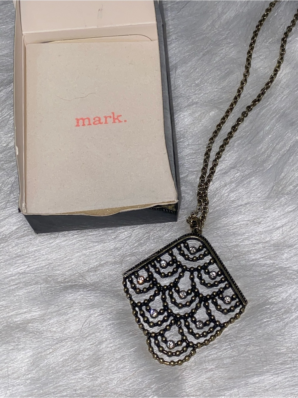Vintage NOS mark. by Avon Gold Black Mesh Scallop Rhinestone Pendant Necklace - Picture 10 of 13